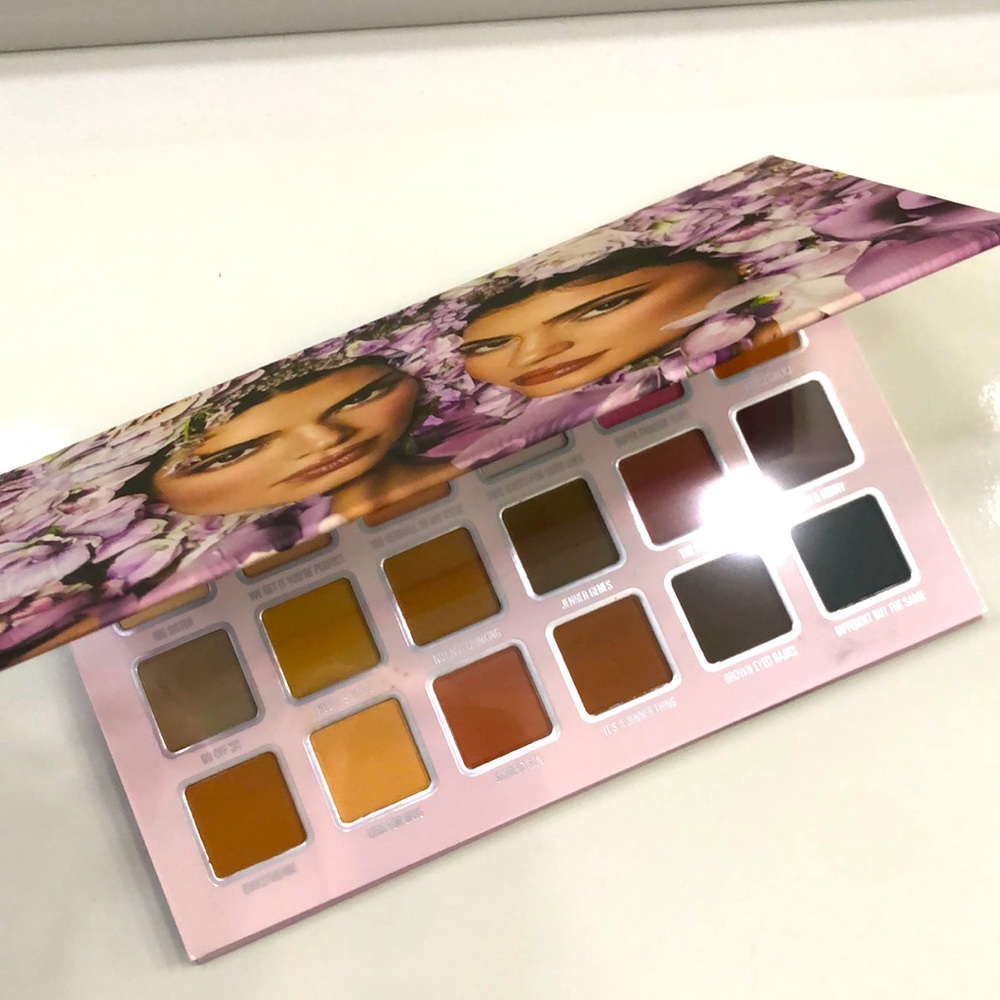 KENDALL Eyeshadow Palette by KYLIE COSMETICS